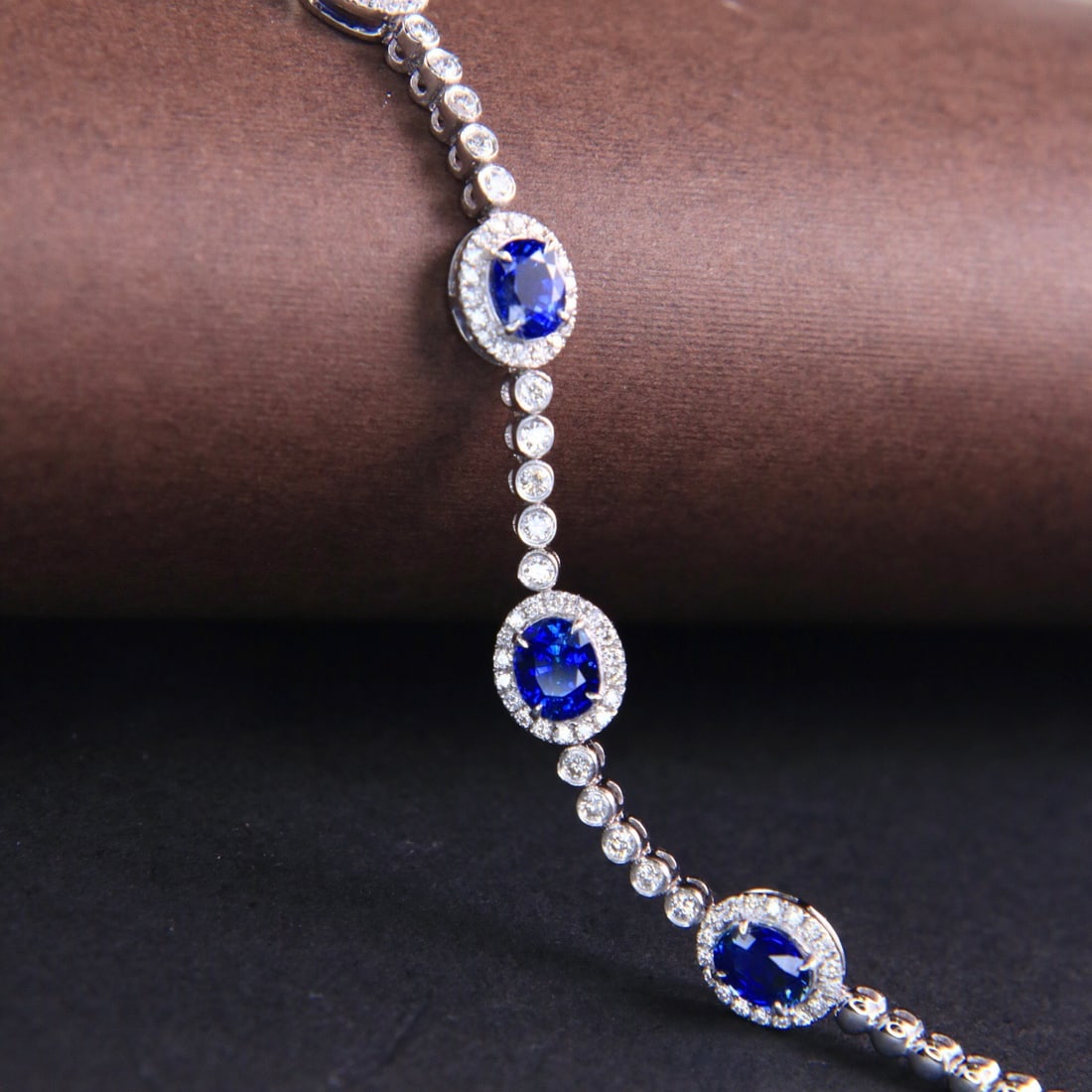 14k Gold 2.29 Ctw Vivid Blue Natural Sapphire & Diamond Bracelet - 4