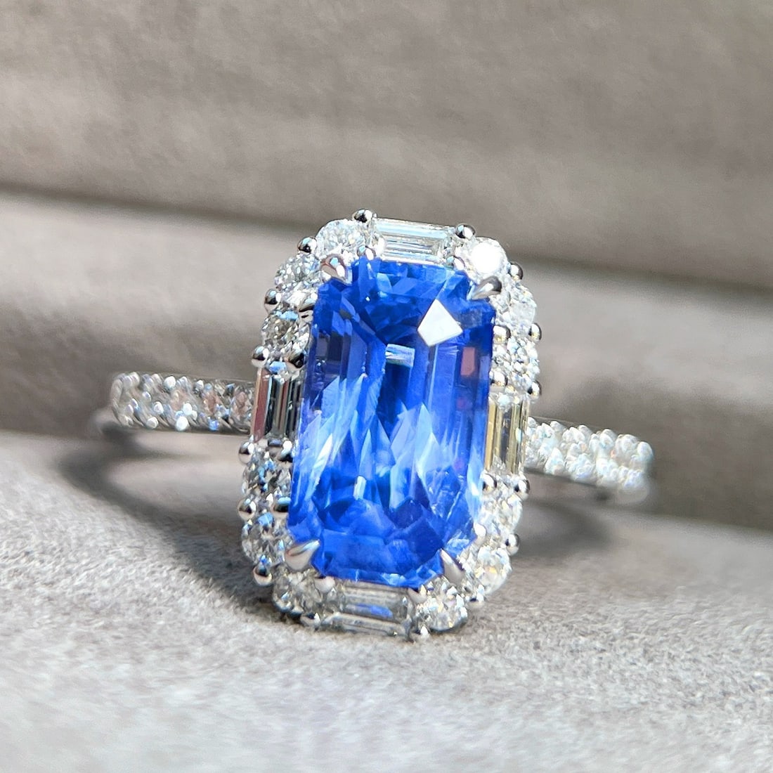 14k Gold 3.68 Ctw Natural Sapphire & Diamond Ring - 3