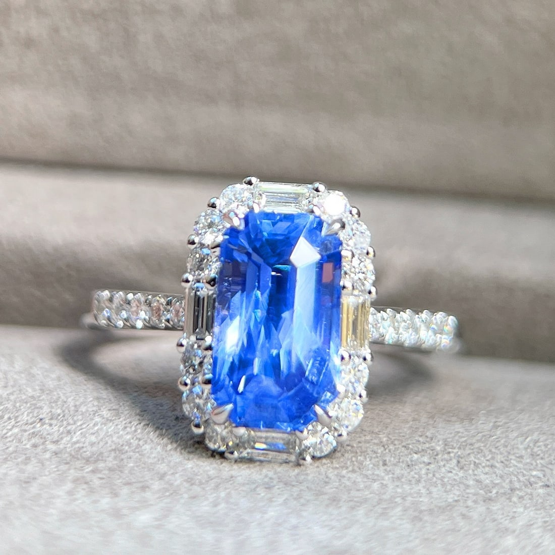 14k Gold 3.68 Ctw Natural Sapphire & Diamond Ring - 5