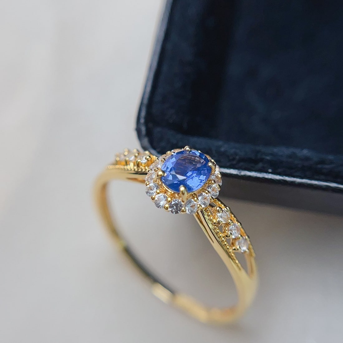 14k Gold 0.55 Ct Natural Sapphire & Sapphire Ring - 4