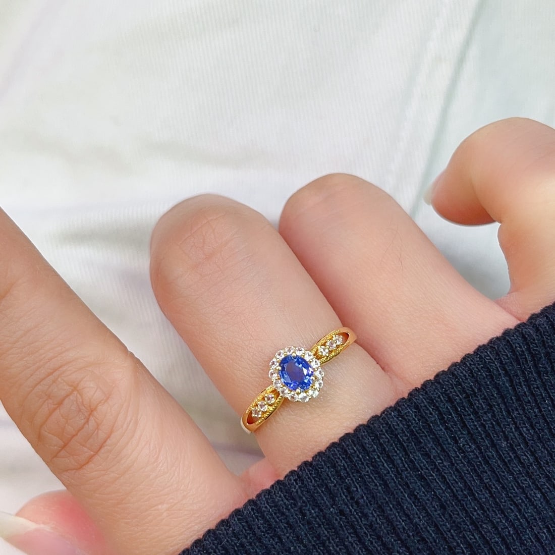 14k Gold 0.55 Ct Natural Sapphire & Sapphire Ring - 6