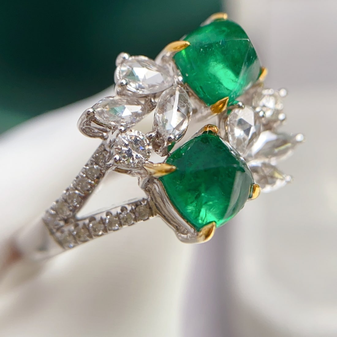 14k Gold 1.65 Ct Vivid Green Natural Emerald & Diamond Ring - 3
