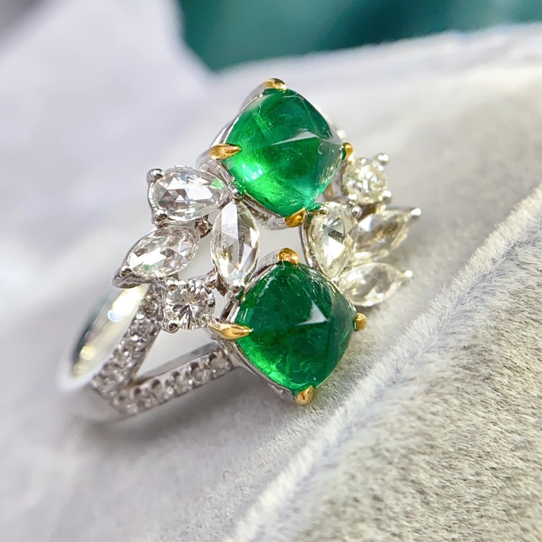 14k Gold 1.65 Ct Vivid Green Natural Emerald & Diamond Ring - 6