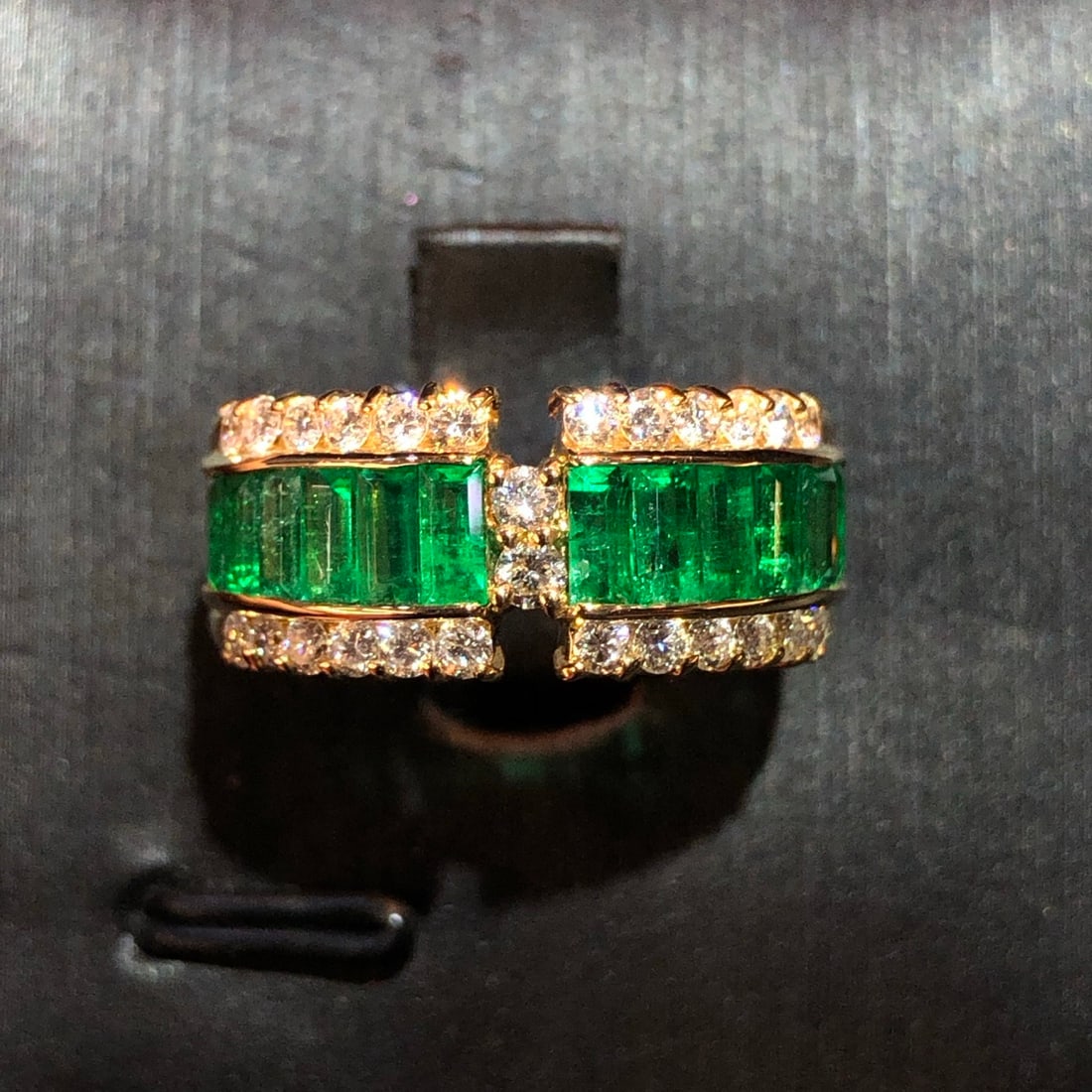 14k Gold 2.00 Ctw Vivid Green Natural Emerald & Diamond Ring: Ref:231120085 // gold content:14k gold // ring size:7. 25us // // main gemstone:emerald // shape:rectangle // carat weight:1. 44ct // color:vivid green // treatment:natural // // adjacent gemstone