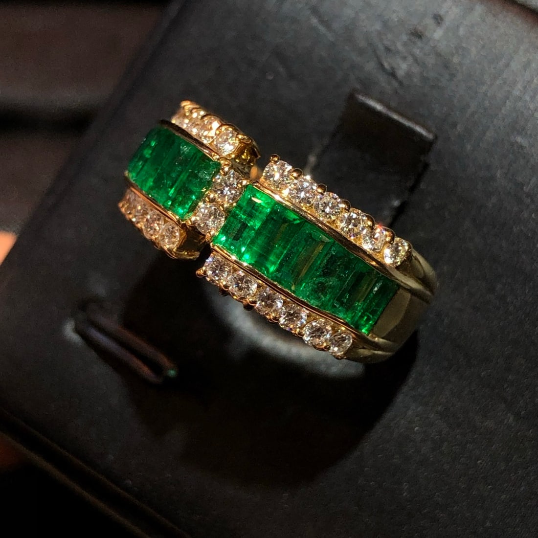 14k Gold 2.00 Ctw Vivid Green Natural Emerald & Diamond Ring - 5