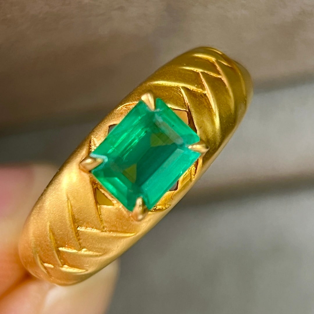 14k Gold 0.80 Ct Natural Emerald Ring (1 of 8)