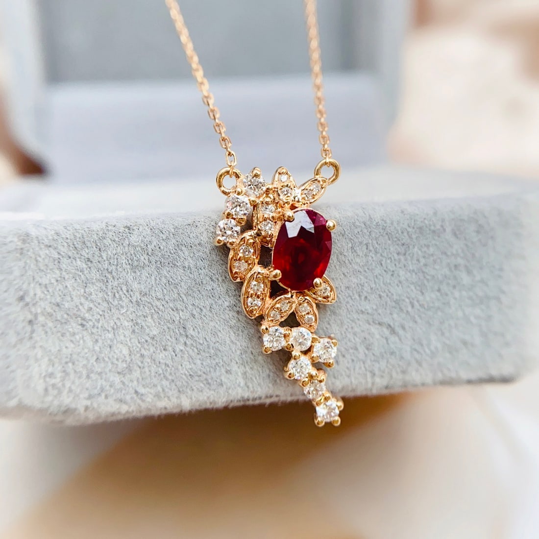 14k Gold 0.70 Ct Natural Ruby & Diamond Necklace: Ref:231120090 // gold content:14k gold // main gemstone:ruby // shape:oval // carat weight:0. 70ct // color:red // treatment:natural // // adjacent gemstone 2 : diamond // number of stones:24 // shape