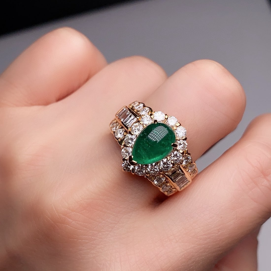 14k Gold 4.53 Ctw Vivid Green Natural Emerald & Diamond Ring - 2