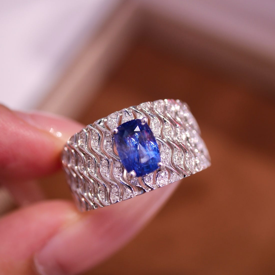 14k Gold 2.31 Ctw Natural Sapphire & Diamond Ring: Ref:231120102 // gold content:14k gold // ring size:7. 25us // // main gemstone:sapphire // shape:cushion // carat weight:2. 00ct // color:blue // treatment:natural // // adjacent gemstone 2 :