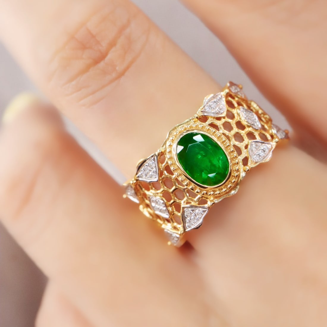 14k Gold 0.80 Ctw Vivid Green Natural Emerald & Diamond Ring - 5