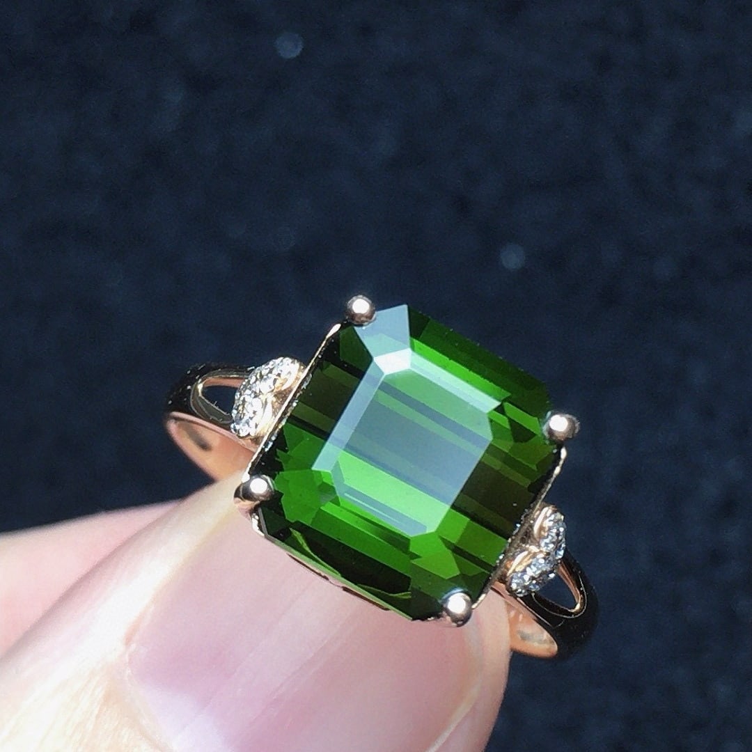 14k Gold 4.53 Ct Natural Tourmaline & Diamond Ring: Ref:231120124 // gold content:14k gold // ring size:7. 25us // // main gemstone:tourmaline // shape:octagonal // carat weight:4. 53ct // color:green // treatment:natural // // adjacent gemstone 2