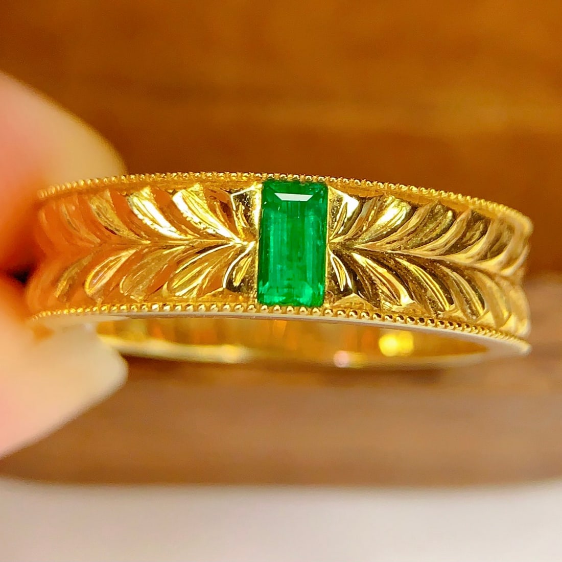 14k Gold 0.5 Ct Vivid Green Natural Emerald Ring - 2