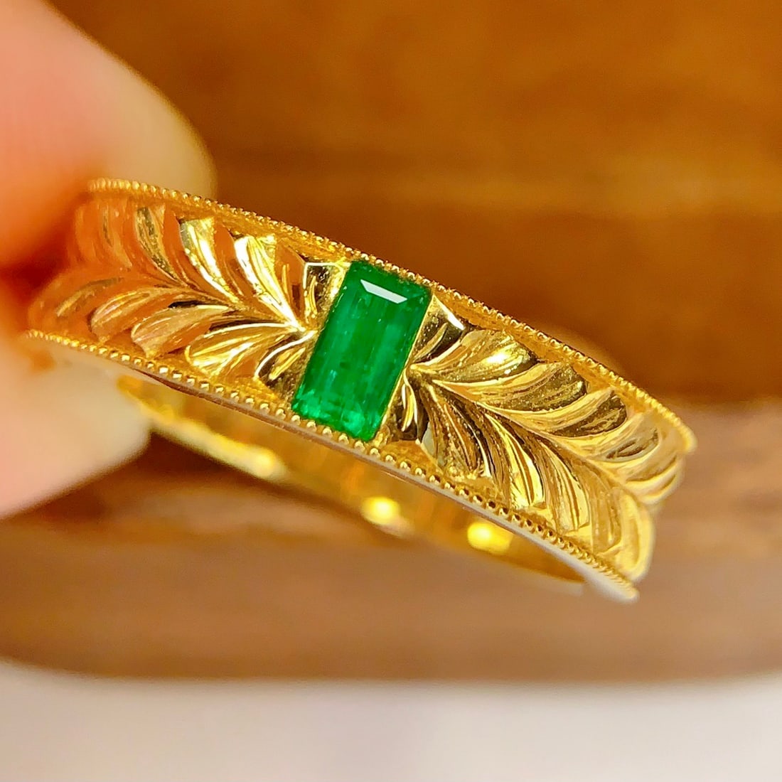 14k Gold 0.5 Ct Vivid Green Natural Emerald Ring - 3