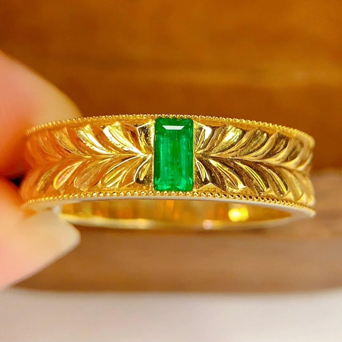 14k Gold 0.5 Ct Vivid Green Natural Emerald Ring - 5