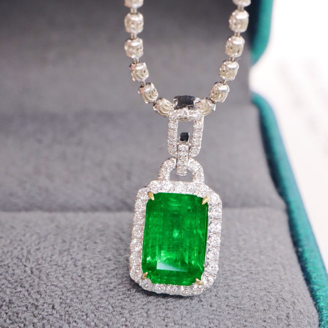 14k Gold 1.85 Ctw Vivid Green Natural Emerald & Diamond Pendant( Without Chain ) - 3