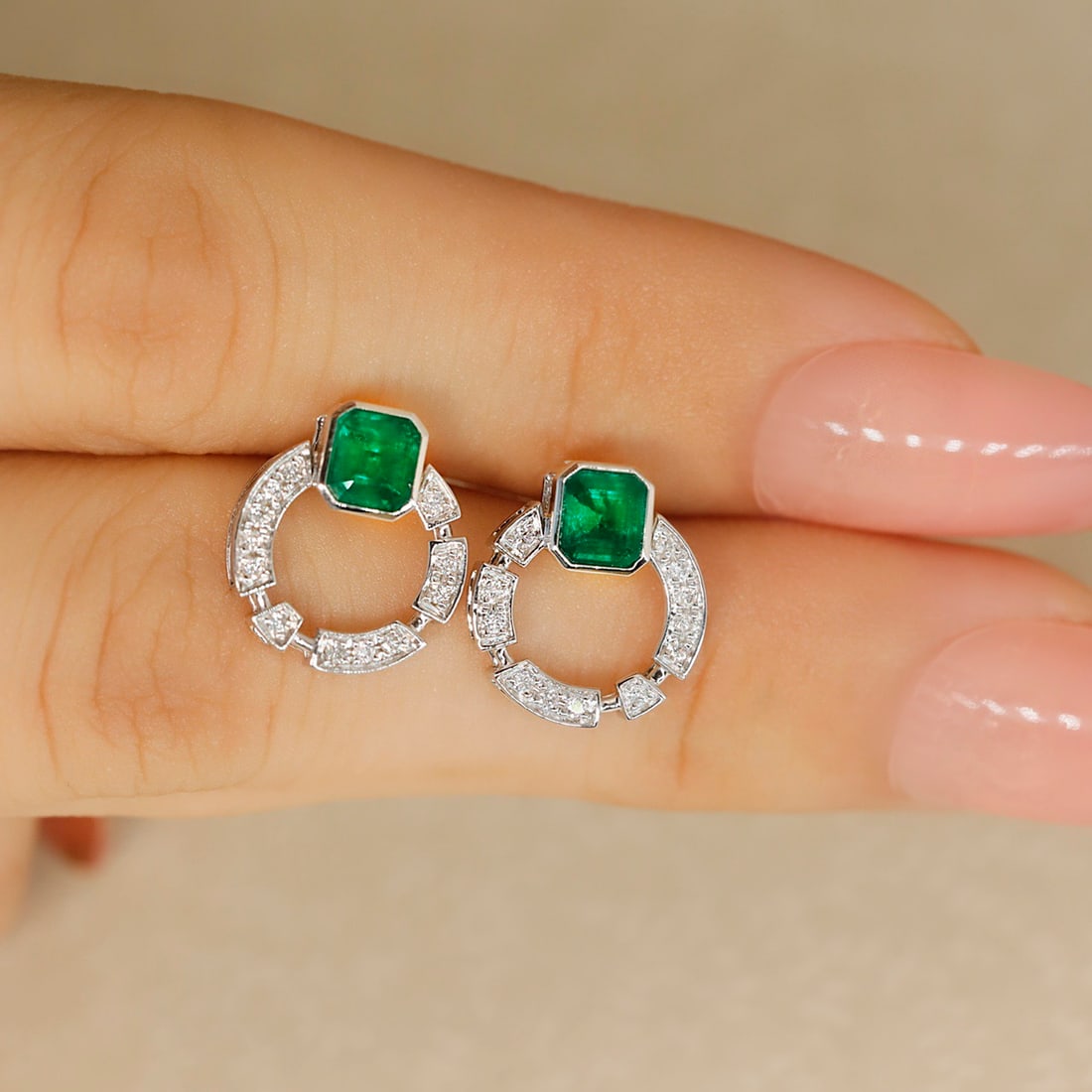14k Gold 0.70 Ctw Vivid Green Natural Emerald & Diamond Earrings - 5