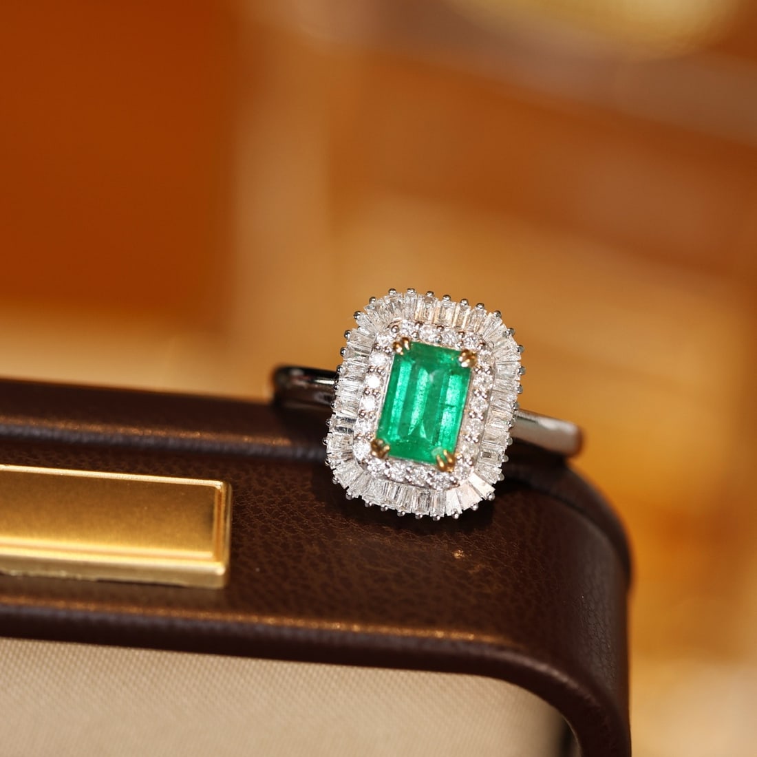 14k Gold 1.50 Ctw Natural Emerald & Diamond Ring - 2