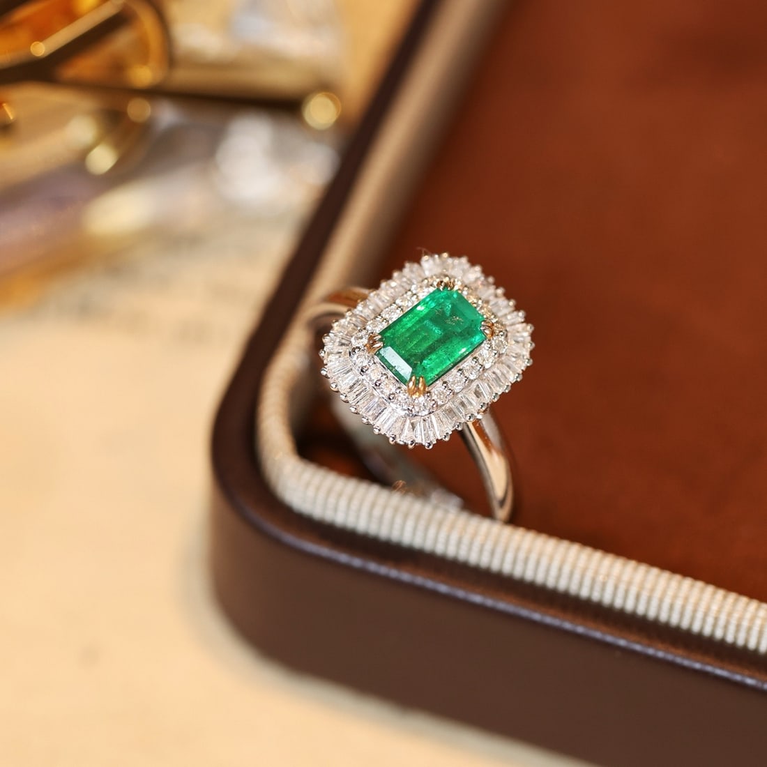 14k Gold 1.50 Ctw Natural Emerald & Diamond Ring - 4