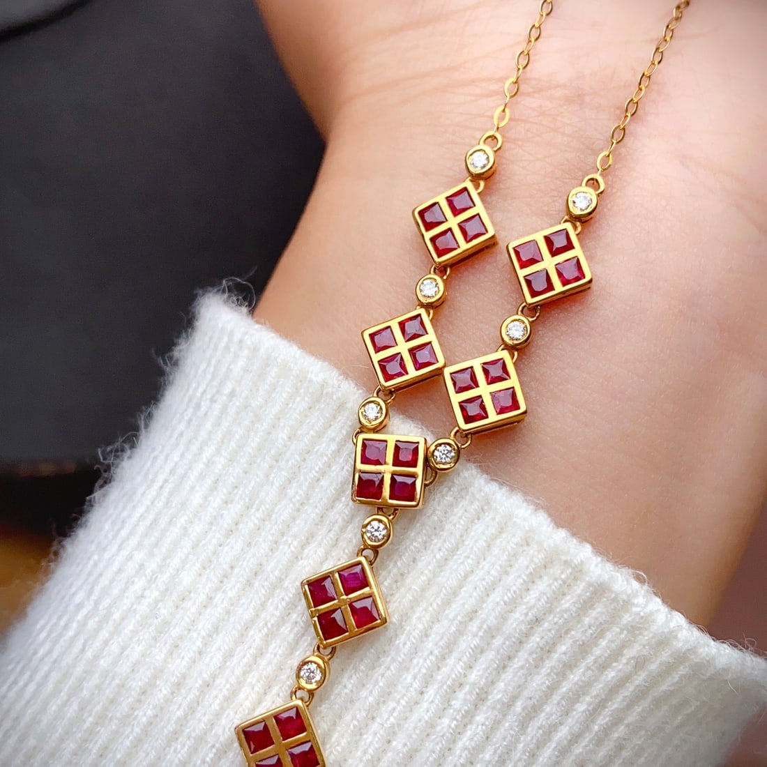 14k Gold 2.40 Ct Natural Ruby & Diamond Necklace: Ref:231120148 // gold content:14k gold // main gemstone:ruby // shape:princess // carat weight:2. 40ct // color:red // treatment:natural // // adjacent gemstone 2 : diamond // number of stones:8 //