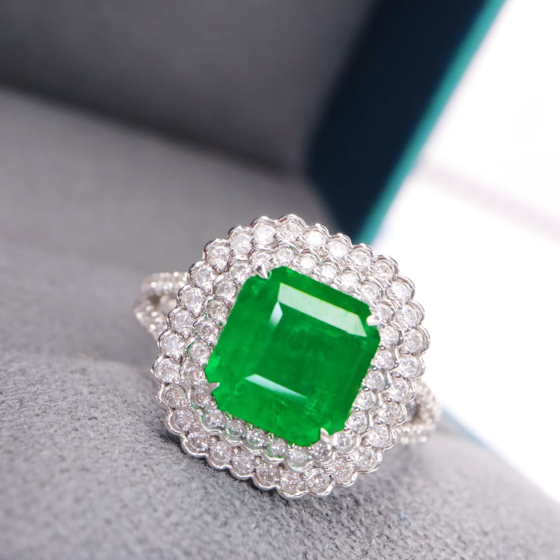 14k Gold 3.06 Ctw Vivid Green Natural Emerald & Diamond Ring - 2