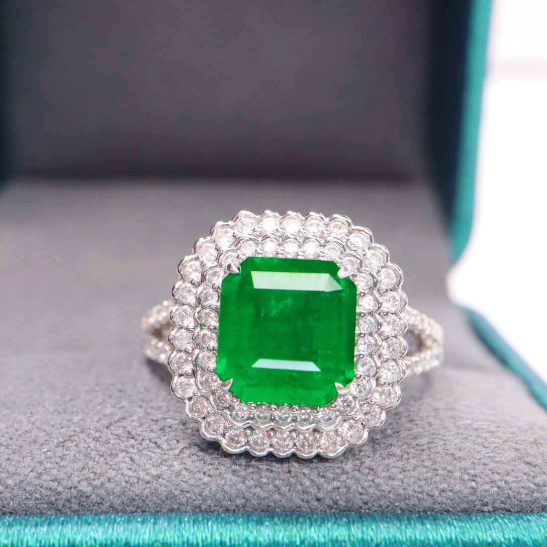 14k Gold 3.06 Ctw Vivid Green Natural Emerald & Diamond Ring - 3