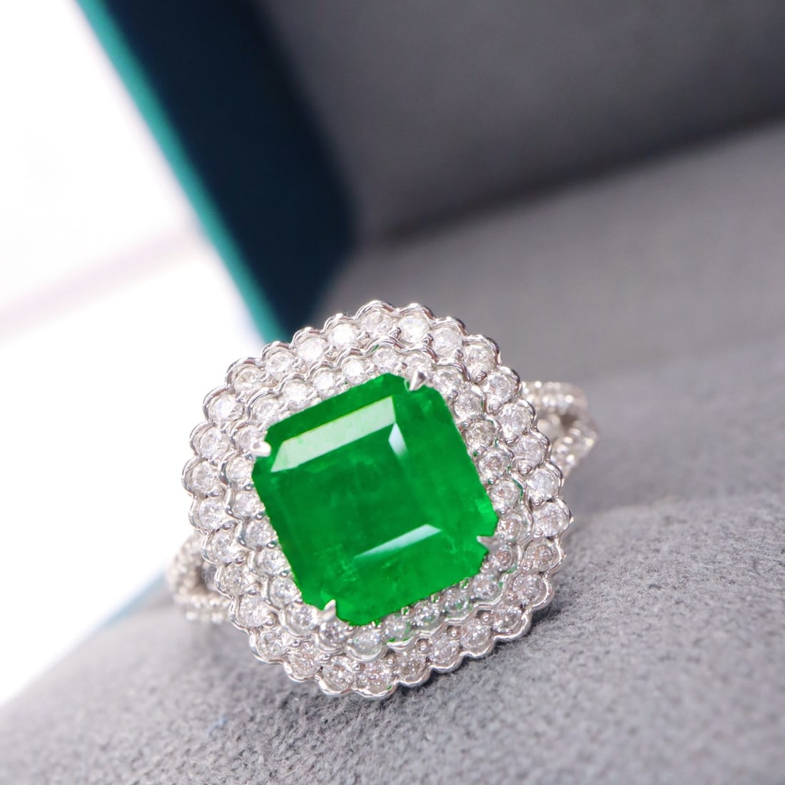 14k Gold 3.06 Ctw Vivid Green Natural Emerald & Diamond Ring - 4