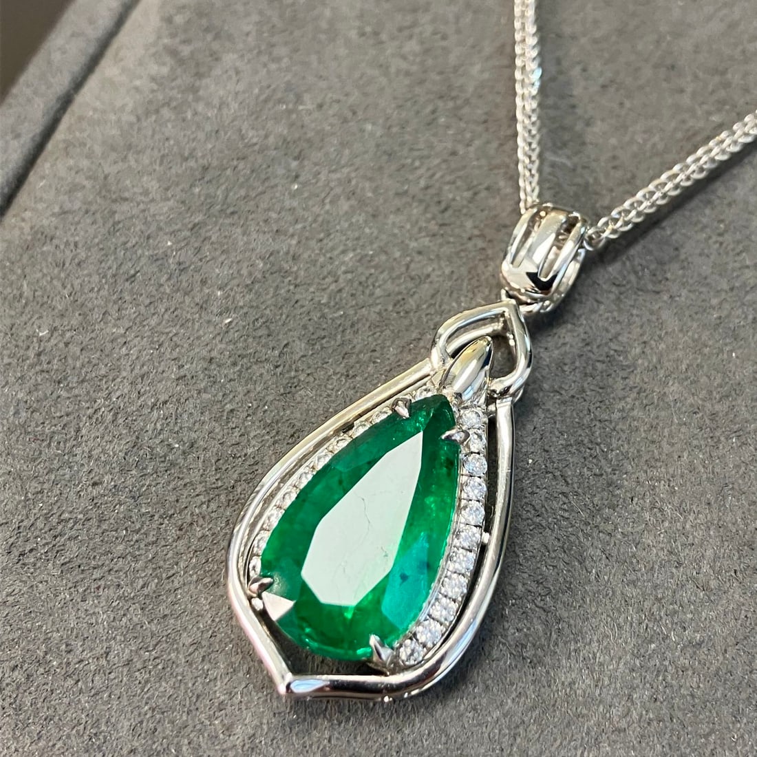 14k Gold 3.39 Ctw Vivid Green Natural Emerald & Diamond Pendant( Without Chain ) - 2