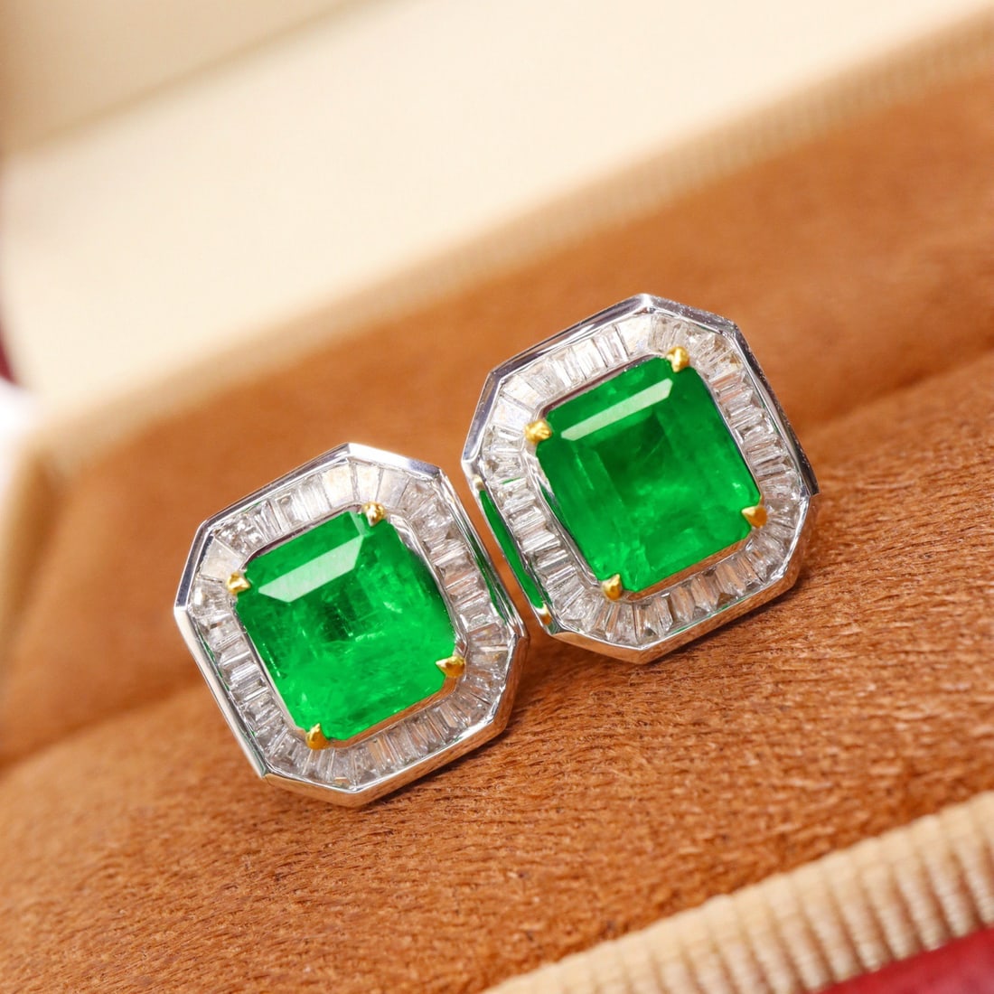 14k Gold 2.22 Ctw Vivid Green Natural Emerald & Diamond Earrings - 4