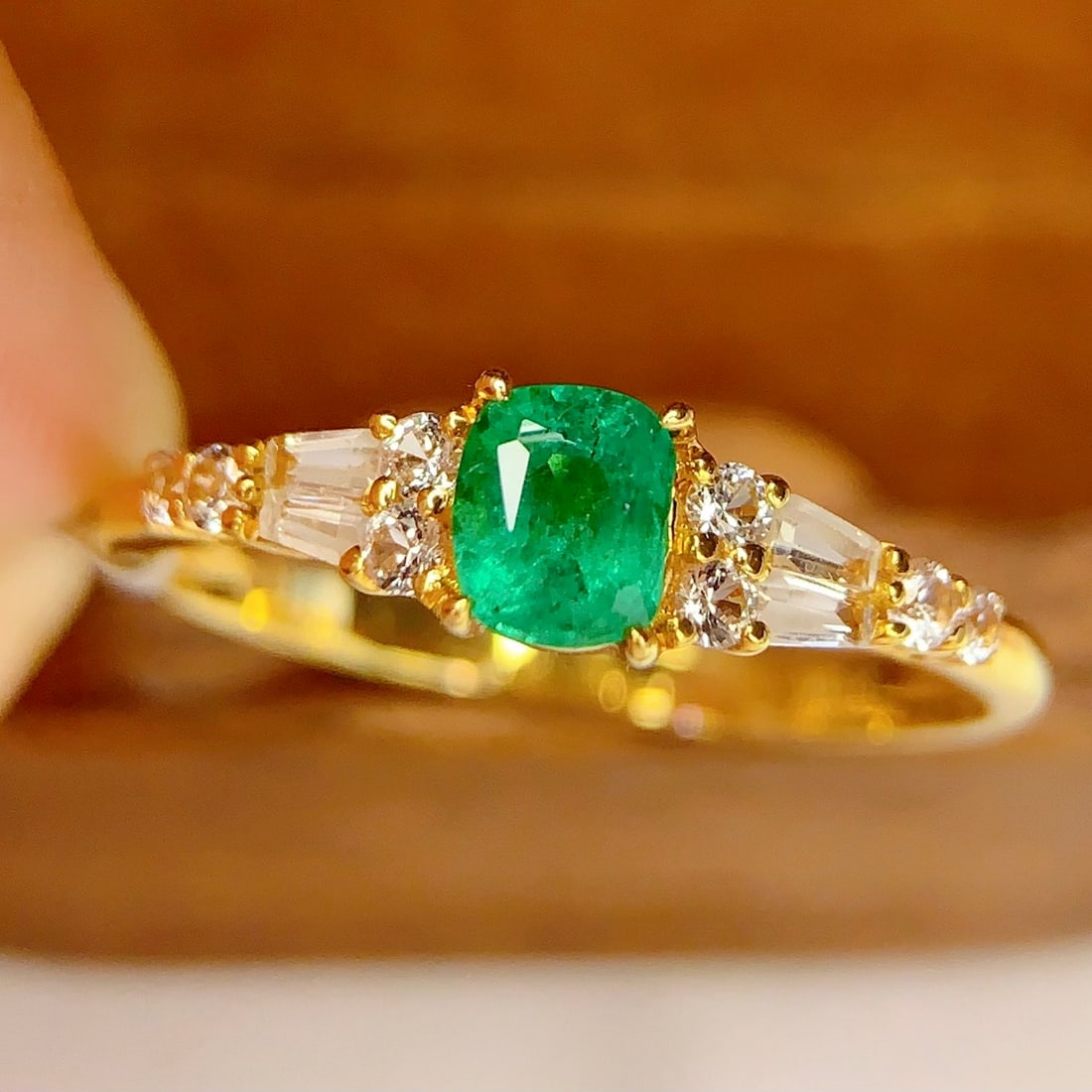 14k Gold 0.5 Ct Natural Emerald & Sapphire Ring - 4