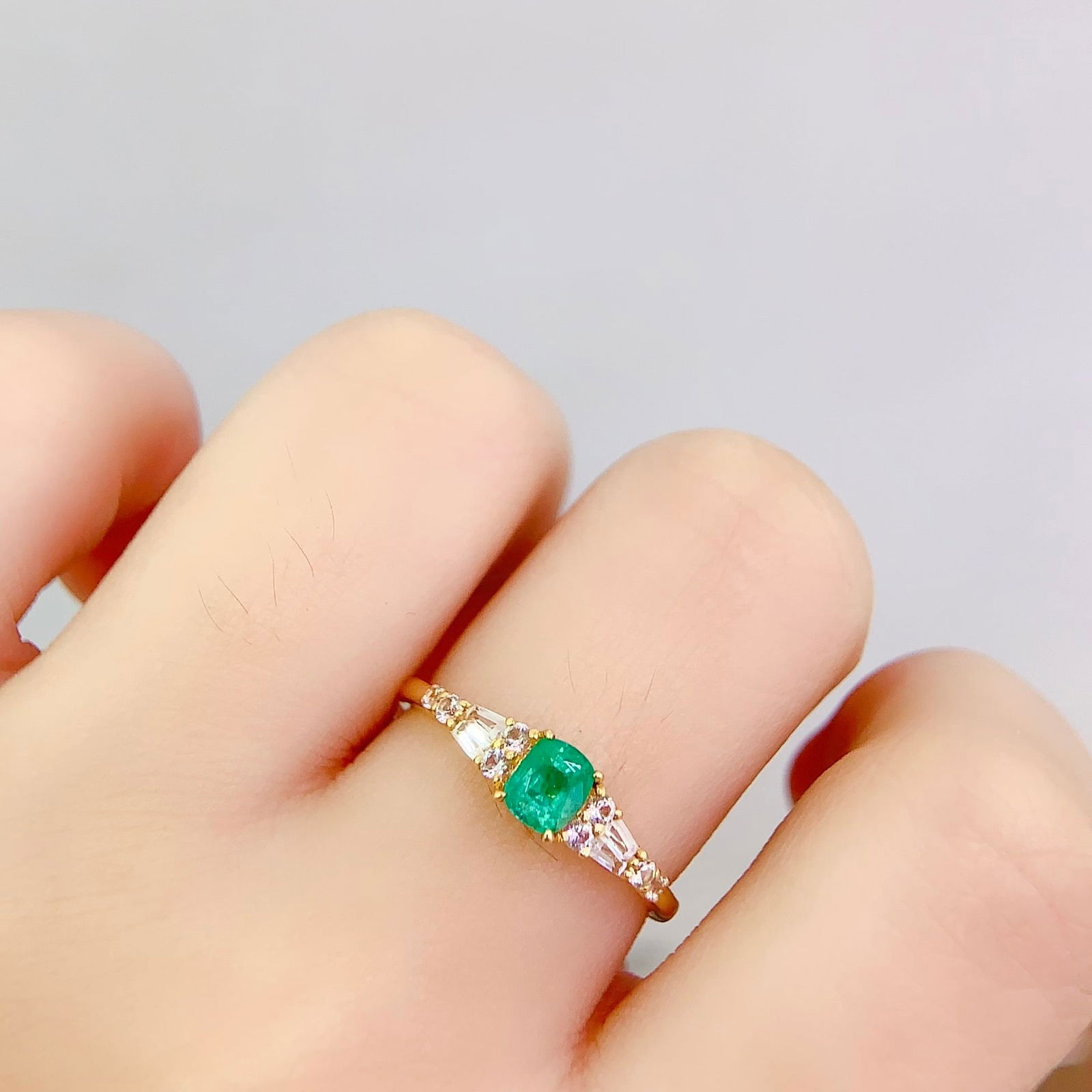 14k Gold 0.5 Ct Natural Emerald & Sapphire Ring - 6