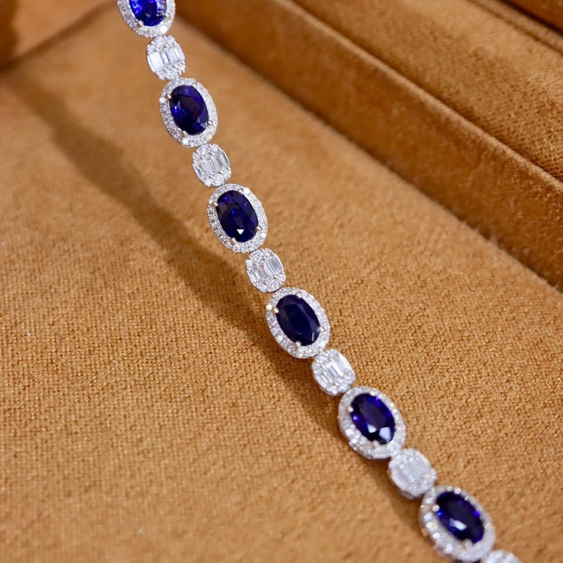 14k Gold 7.81 Ctw Natural Sapphire & Diamond Bracelet: Ref:231120173 // gold content:14k gold // main gemstone:sapphire // shape:oval // carat weight:6. 12ct // color:blue // treatment:natural // // adjacent gemstone 2 : diamond // shape:multiple // carat
