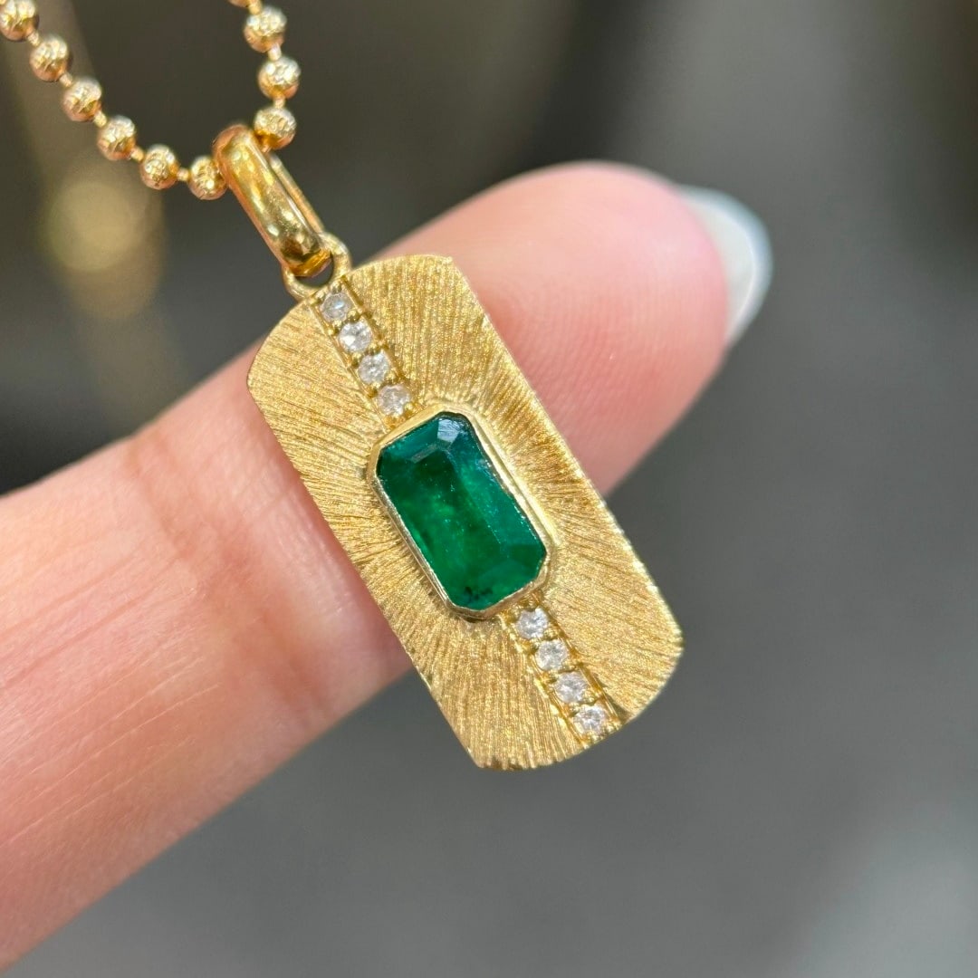 14k Gold 0.70 Ctw Vivid Green Natural Emerald & Diamond Pendant( Without Chain ): Ref:231120183 // gold content:14k gold // main gemstone:emerald // shape:octagonal // carat weight:0. 60ct // color:vivid green // treatment:natural // // adjacent gemstone 2 : diamond //