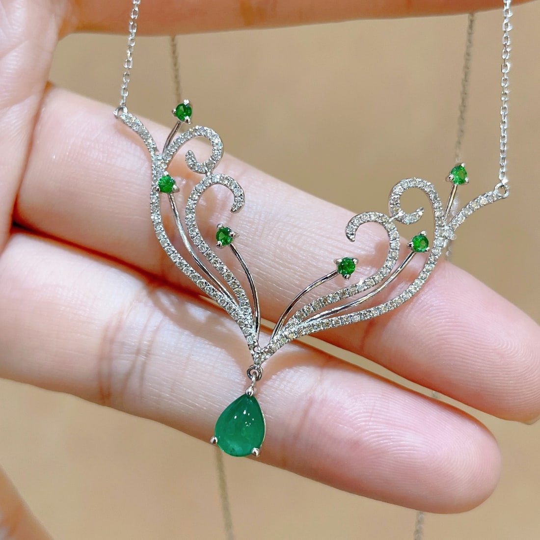 14k Gold 1.24 Ctw Natural Emerald & Diamond Necklace - 4