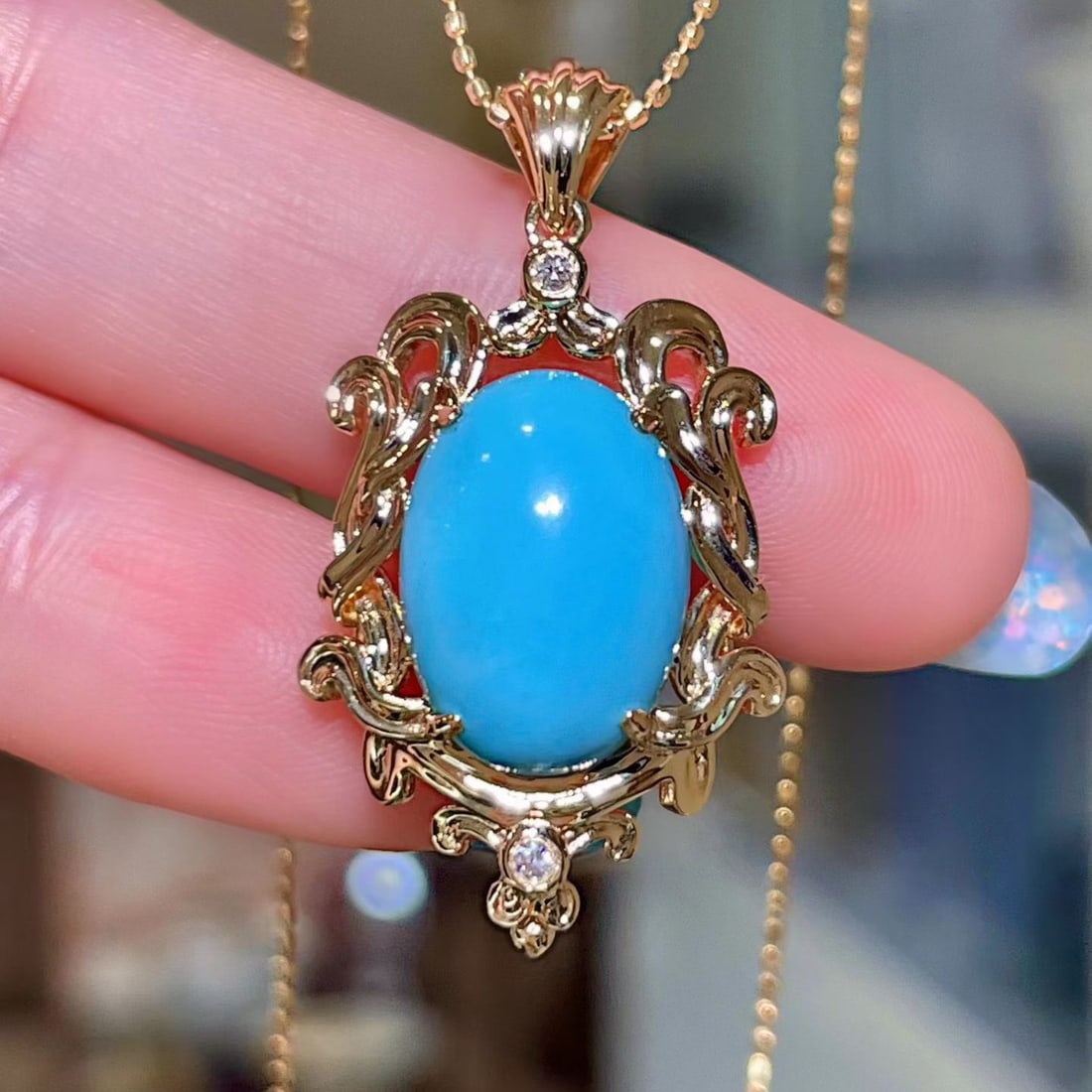 14k Gold 4.79 Ct Natural Blue Turquoise & Diamond Pendant( Without Chain ): Ref:231120188 // gold content:14k gold // main gemstone:blue turquoise // shape:oval // carat weight:4. 79ct // color:blue // treatment:natural // // adjacent gemstone 2 : diamond // shape:round // cl