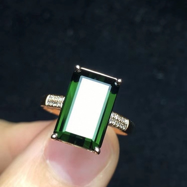 14k Gold 4.38 Ct Natural Tourmaline & Diamond Ring: Ref:231120191 // gold content:14k gold // ring size:7. 25us // // main gemstone:tourmaline // shape:octagonal // carat weight:4. 38ct // color:green // treatment:natural // // adjacent gemstone 2 : di