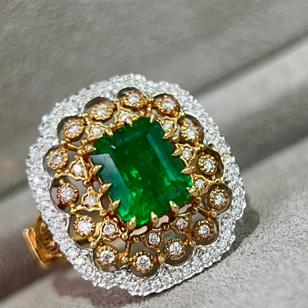 14k Gold 2.20 Ctw Vivid Green Natural Emerald & Diamond Ring - 2