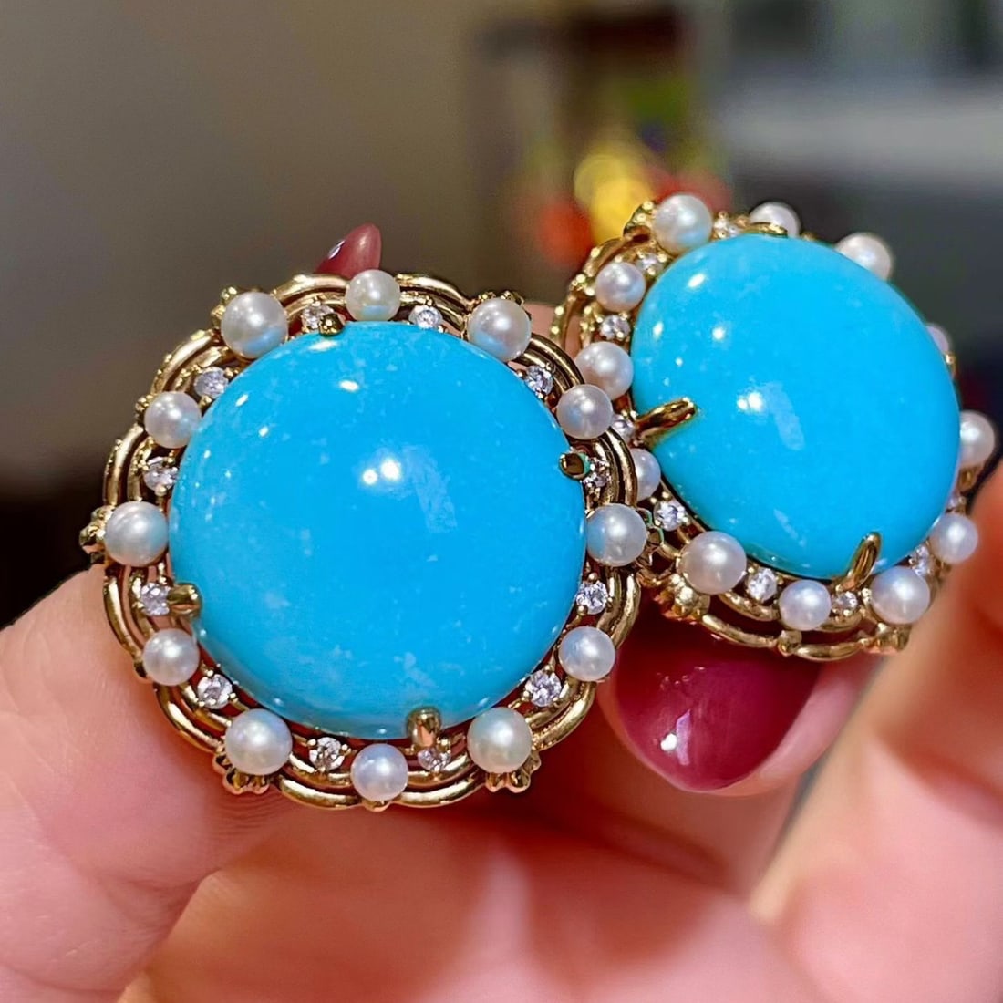 14k Gold 37.69 Ctw Natural Blue Turquoise & Diamond Earrings: Ref:231120197 // gold content:14k gold // main gemstone:blue turquoise // shape:round // carat weight:37. 33ct // color:blue // treatment:natural // cut grade:g // // adjacent gemstone 2 : diamond //