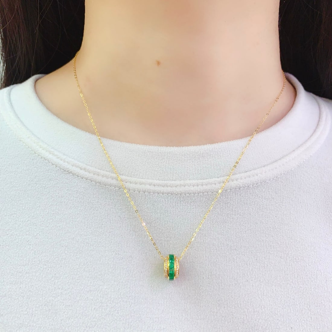 14k Gold 1.5 Ct Vivid Green Natural Emerald & Diamond Necklace - 5