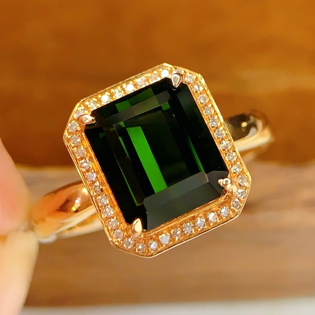 14k Gold 3.88 Ct Natural Tourmaline & Diamond Ring: Ref:231120203 // gold content:14k gold // ring size:7. 25us // // main gemstone:tourmaline // shape:octagonal // carat weight:3. 88ct // color:green // treatment:natural // // adjacent gemstone 2