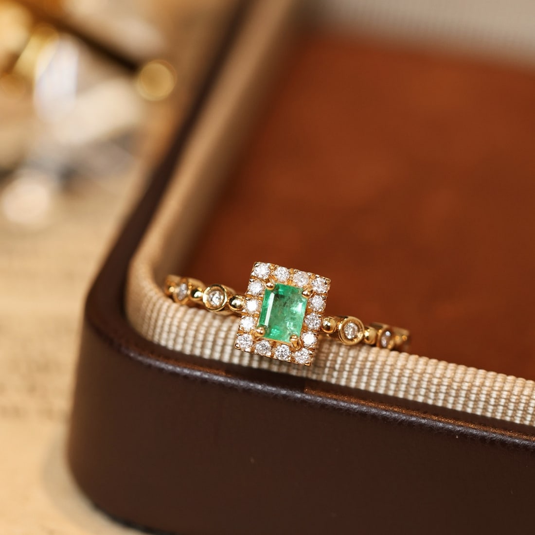 14k Gold 0.50 Ctw Natural Emerald & Diamond Ring: Ref:231120205 // gold content:14k gold // ring size:7. 25us // // main gemstone:emerald // shape:octagonal // carat weight:0. 25ct // color:green // treatment:natural // // adjacent gemstone 2 :