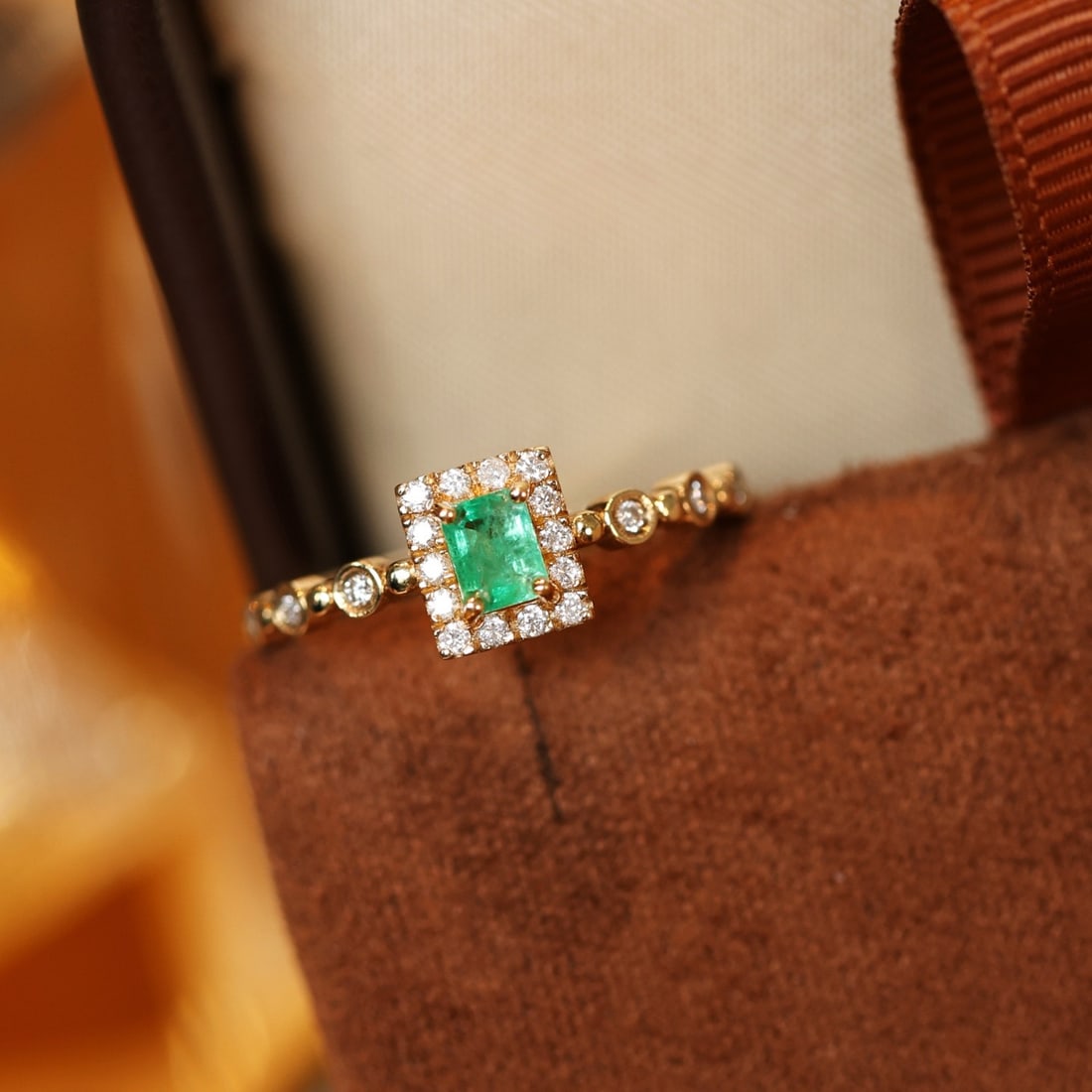 14k Gold 0.50 Ctw Natural Emerald & Diamond Ring - 3