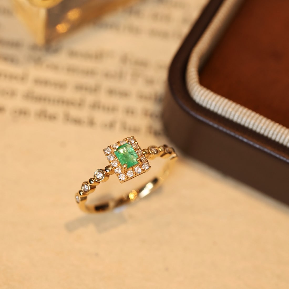 14k Gold 0.50 Ctw Natural Emerald & Diamond Ring - 5