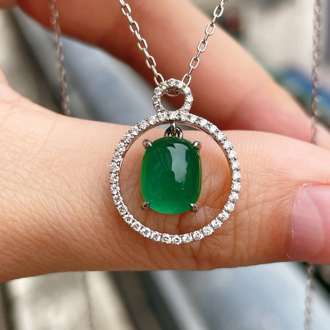 14k Gold 2.92 Ctw Natural Emerald & Diamond Pendant( Without Chain ): Ref:231120209 // gold content:14k gold // main gemstone:emerald // shape:oval // carat weight:2. 67ct // color:green // treatment:natural // // adjacent gemstone 2 : diamond // shape:round // carat