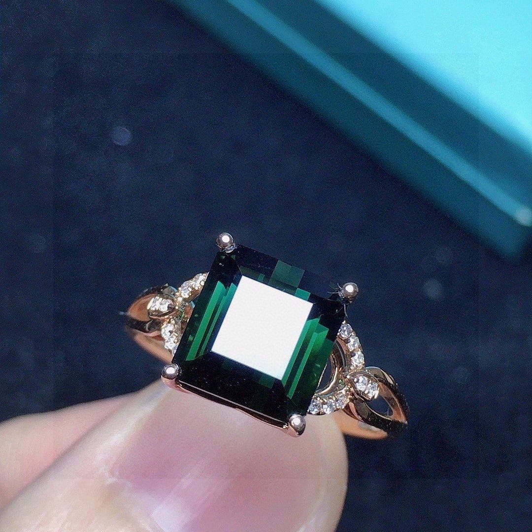 14k Gold 3.65 Ct Natural Tourmaline & Diamond Ring: Ref:231120221 // gold content:14k gold // ring size:7. 25us // // main gemstone:tourmaline // shape:octagonal // carat weight:3. 65ct // color:green // treatment:natural // // adjacent gemstone 2