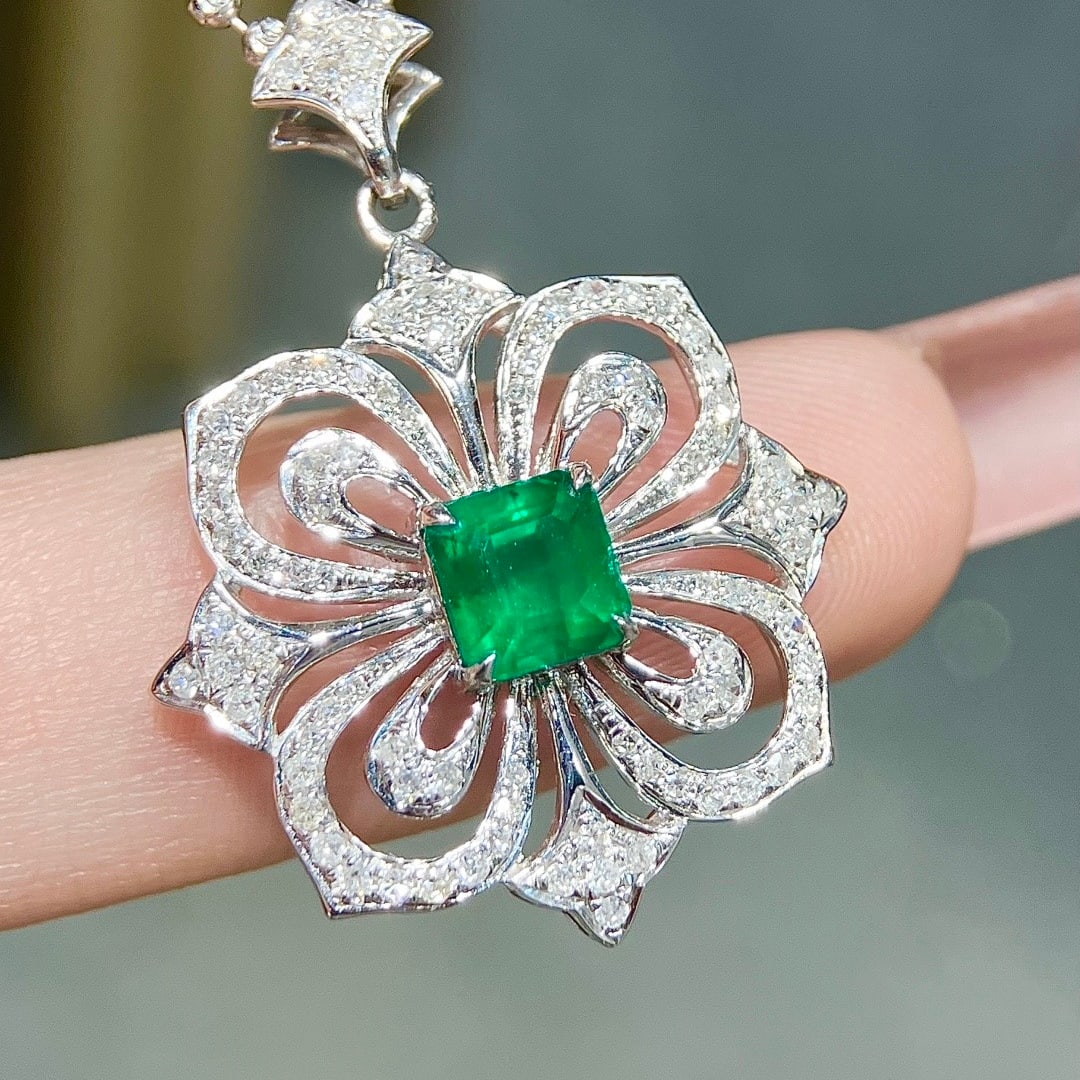 14k Gold 1.33 Ctw Vivid Green Natural Emerald & Diamond Pendant( Without Chain ): Ref:231120229 // gold content:14k gold // main gemstone:emerald // shape:octagonal // carat weight:0. 88ct // color:vivid green // treatment:natural // // adjacent gemstone 2 : diamond // shape:round