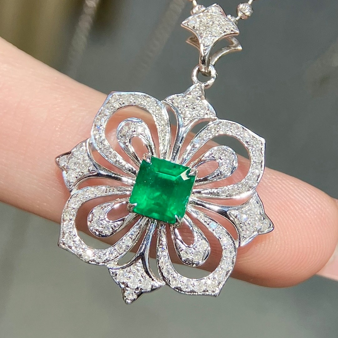 14k Gold 1.33 Ctw Vivid Green Natural Emerald & Diamond Pendant( Without Chain ) - 2