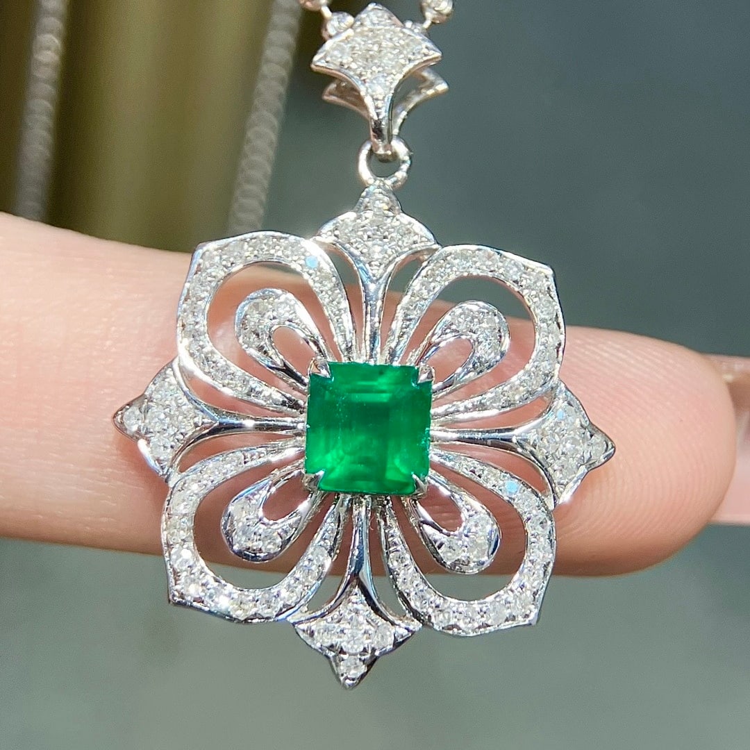 14k Gold 1.33 Ctw Vivid Green Natural Emerald & Diamond Pendant( Without Chain ) - 3