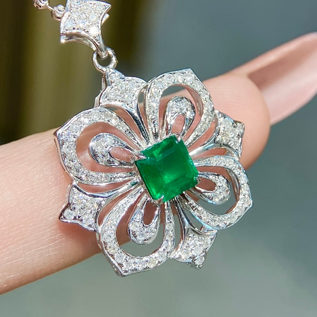 14k Gold 1.33 Ctw Vivid Green Natural Emerald & Diamond Pendant( Without Chain ) - 4