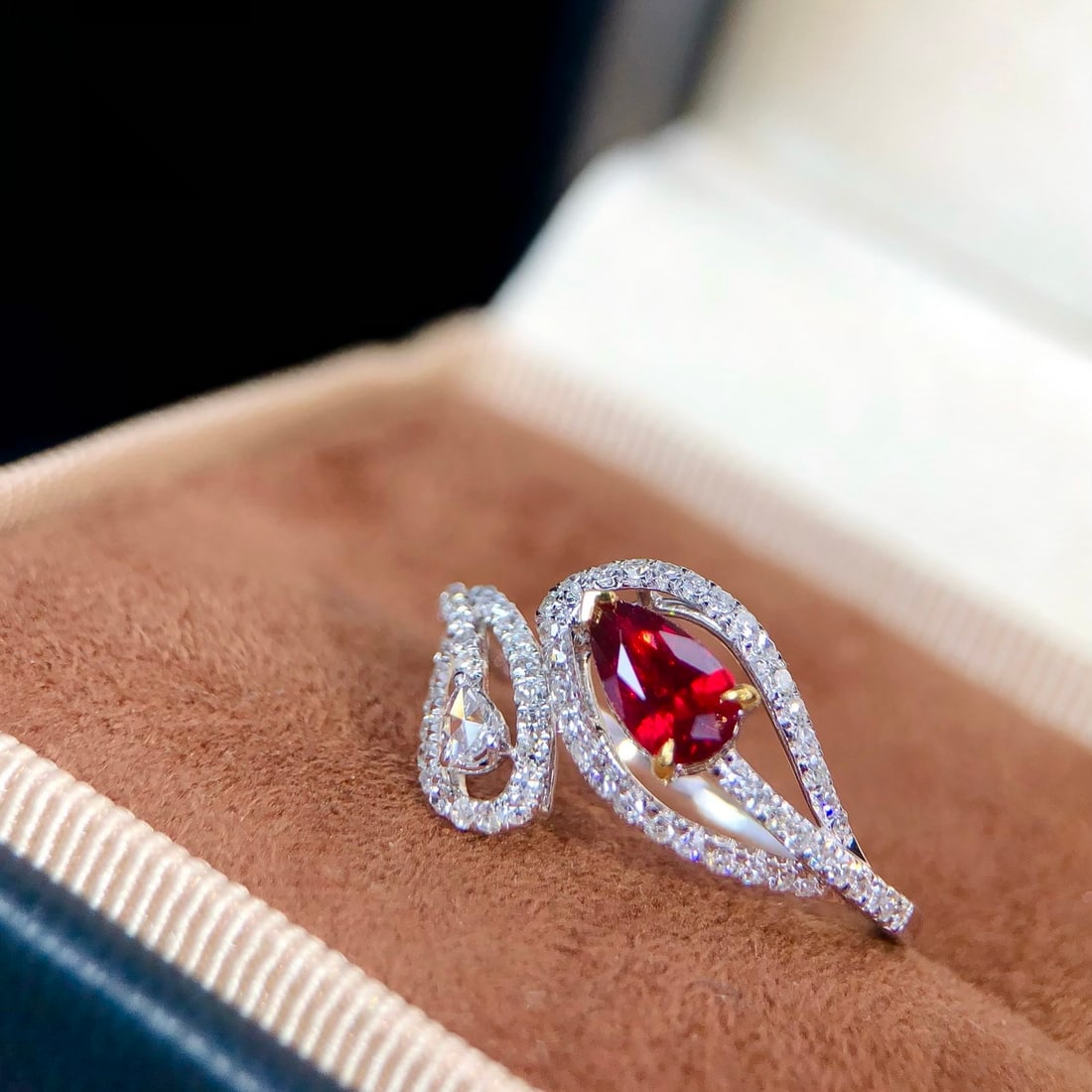 14k Gold 0.95 Ctw Vivid Red Natural Ruby & Diamond Ring: Ref:231120271 // gold content:14k gold // ring size:7. 25us // // main gemstone:ruby // shape:pear // carat weight:0. 56ct // color:vivid red // treatment:natural // // adjacent gemstone 2 :