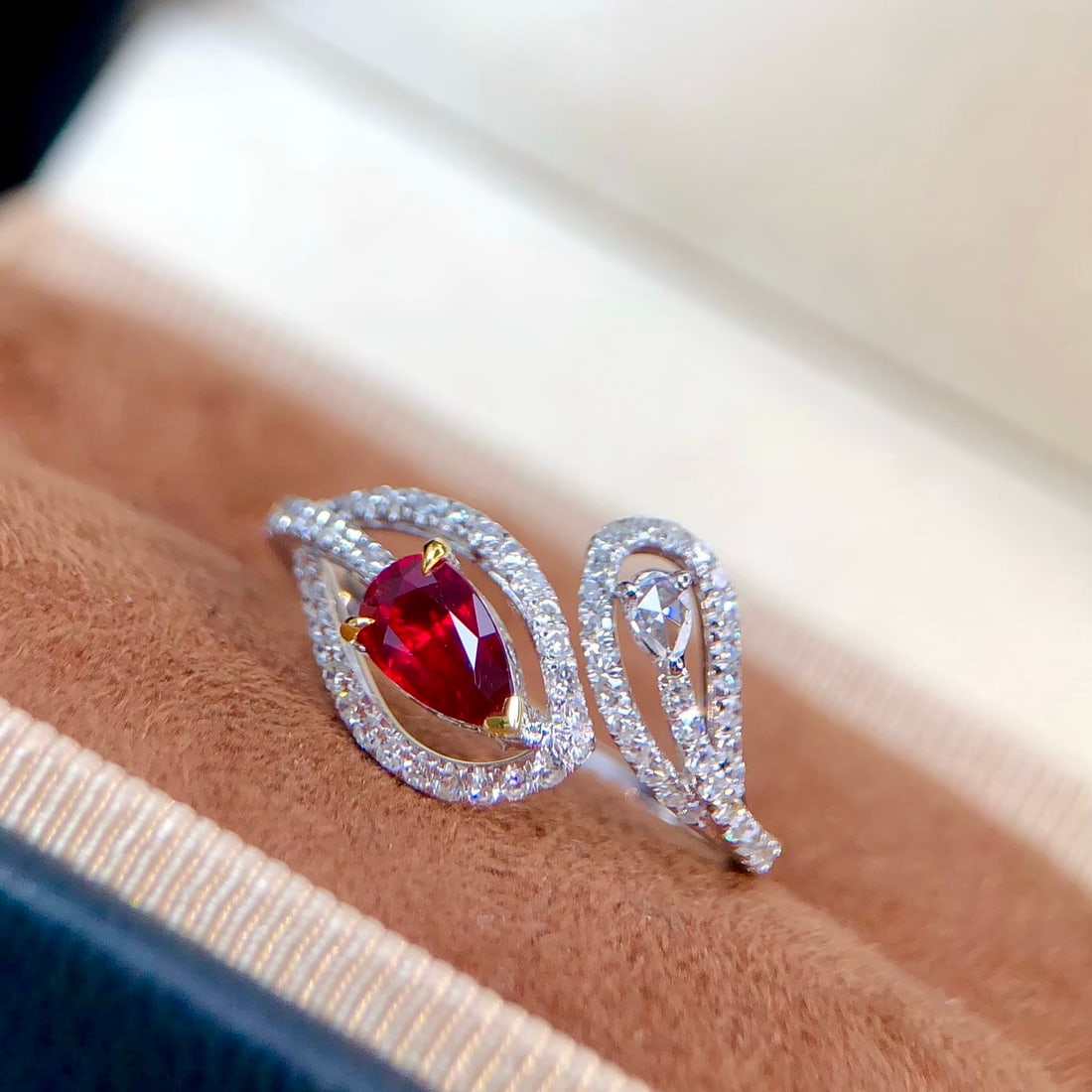 14k Gold 0.95 Ctw Vivid Red Natural Ruby & Diamond Ring - 2